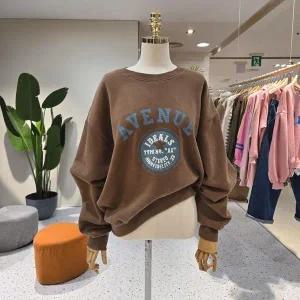 C24K7FTS040_양기모 에비 레터링 맨투맨