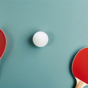 60개 탁구공 40mm 흰색 높은 가시성 세척 가능한 소재 소규모 대회 실내 야외 활동에 이상적