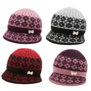 할머니 엄마 중년 장년 겨울 외출 융털 리본 모자