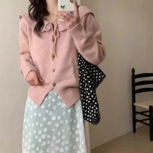 [라일리여성의류] Rly 러블리 리본카라 핑크 가디건 데일리 하트버튼 니