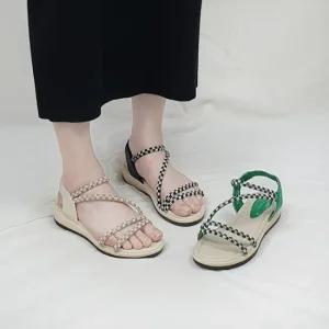 라메 사각체크 큐빅 스트랩 뒷밴딩 키높이 샌들 4cm