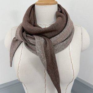 [애슬릿] 라인 배색 여성 겨울 기모 삼각 목도리