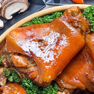 농가살리기 전통방식으로 삶은 통족발 돈학 750g 내외 (새우젓 포함)