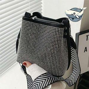 비치백선물 스타일리시 벨벳 크로스백 핸드백 실버 포인트