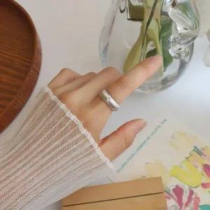 /신상오픈런 여성 데이트룩 실버 퀀팅 무광 실버 큐빅 반지