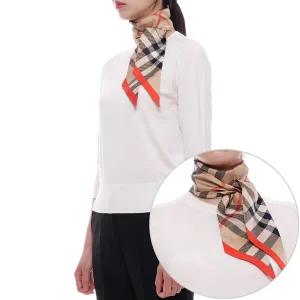 [버버리] 25FW 여성 체크 스키니 실크 스카프 (8088136 SAND 25F)