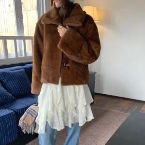 BANHANY 틸레이？？ 떡볶이 토글 버튼 페이크 퍼 자켓