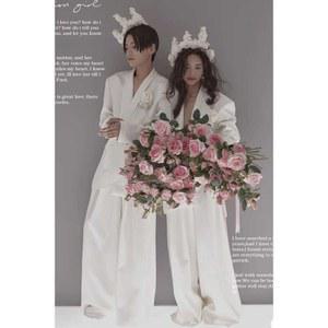 커플스냅촬영의상 기념일 리마인드 화이트 커플 드레