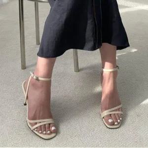 [피커]베이직 버클샌들 더블 이선 버클 데일리 샌들힐