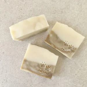 예민한 피부를 가진 강아지를 위한 천연수제비누 애견용 목욕