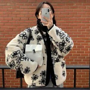 개성만점 여성 플라워 뽀글이자켓