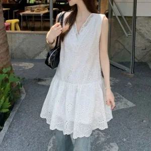 [하프클럽/]여성 민소매원피스 플라워 자수 펀칭 포인트 밑단 플레어 앞뒤