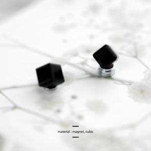 귀안뚫는 귀걸이 블랙 스퀘어 큐빅 크리스탈 자석귀걸이 PBACBK