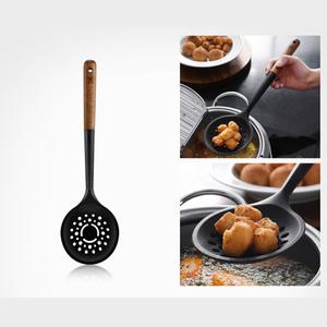 바겐슈타이거 원목손잡이 실리콘 건지기 국자(블랙) 스키머 실리콘조리도구 주방국자 가정용 