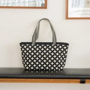[헤니트]격자 무늬 니트 쇼퍼백 (블랙)