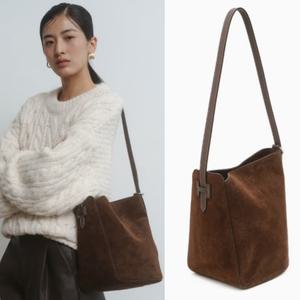 [AK플라자] [헤지스ACC] 엣지백 시그니처 H 브라운 스웨이드 숄더백 HIBA5F337W3