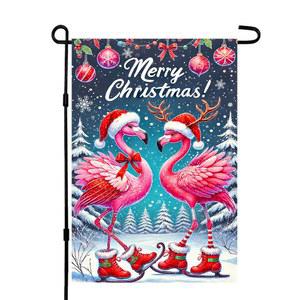 WDESYADMS 크리스마스 플라밍고 정원 깃발 12x18인치 홀리데이 야외 배너 산타 모자와 스케이트를 착용한 마리의 핑크 플라밍고와 잔디 현관 파티 장식 겨울 마당 장식