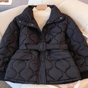 [예쎄][예쎄] 하이넥 벨티드 물결 퀼팅 숏패딩 S4WJP004A