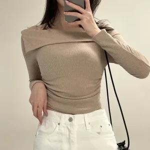 여자 글램룩 오프숄더 옆셔링 골지 크롭 속기모 티셔츠