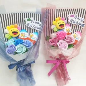 졸업식꽃다발 기획상품 학사모 곰돌이스마일인형 볼펜꽃다발 유치원 졸업꽃