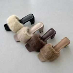 [하프클럽/]리얼밍크 퍼 스트랩 블록힐 뮬 샌들 데일리 무드 5FW