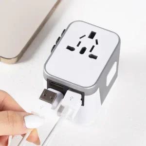 [롯데백화점]브라이튼 여행용멀티어댑터 콘센트플러그 탭 C타입 충전 돼지코304B