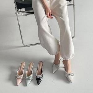 [오노마] ONM 큐빅 리본 장식 블로퍼 스틸레토 여성 구두