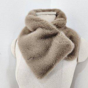 [애슬릿] 밍크 페이크퍼 와이드 자석 머플러 털 목도리