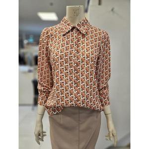 [더아이잗] 세이브존07 버튼기하학 블라우스 IM9A0BL07 (S31539622)