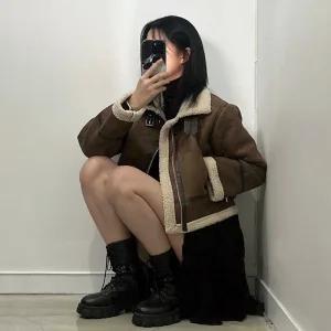 양털 안감 스웨이드 무스탕 자켓 [2color 버클 하이넥 크롭 여성 퍼 뽀글이 숏 여자 블랙 브라운 아우터]