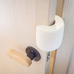 손끼임 문 닫힘 방지 쿠션 보호대 가드 [방문 콕 문쾅 문쿵 문꽝 문틈 살살 닫히게 닫힘 문소리 장치 인형]