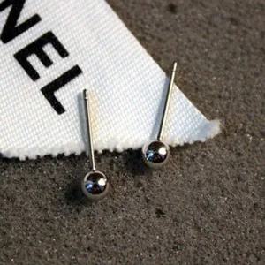 심플 은 피어싱 메탈릭 볼 귀걸이-WC83F7F