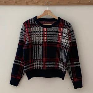 국산 여성 보트넥 격자 줄무늬 자가드 긴팔 니트티 21DS-WKN-4975-네이비