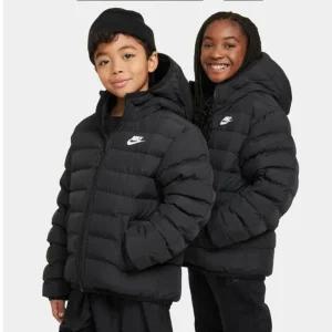 [국내매장판] 나이키 NSW 라이트웨이트 신세틱 필 루즈 후드 주니어 점퍼 블랙 FD2845-010