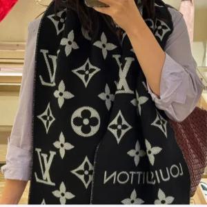 [국내매장 AS가능] 루이비통 LV 에센셜 스카프