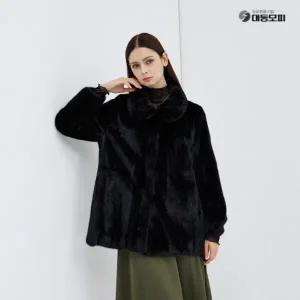 대동모피 25FW SAGA 풀스킨 휘메일 밍크 하프코트(블랙)