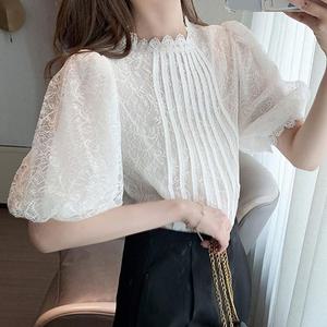 흰색 레이스 퍼프 블라우스 20대 30대 여름 패션 코디