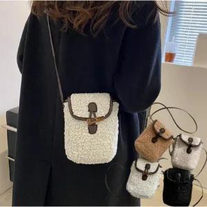 이룸 겨울 뽀글이 미니 핸드폰 크로스백 퍼 가방