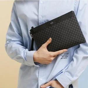 [닥스](강남점)DBBA3E467  [LOUIS BRIDGE]블랙 가죽 DD로고 패턴 미디움 클러치백