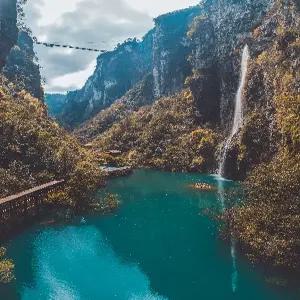 장가계직항 5일#폭포위에 고성 부용진 #관광지 중심 5성급호텔 #대협곡 #천문산+천문산사+귀곡+유리잔도 #전신마사지 #보봉호수VIP #리무진버스 #BBQ푸드트럭#포토북