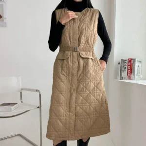 [옷자락]여자 라운드넥 민소매 겨울 허리벨트 퀼팅 롱원피스_P381892443