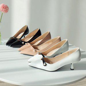 [바닐라슈] 이브아 애나멜 V컷 진주스트랩 코팅굽 펌프스(5cm)