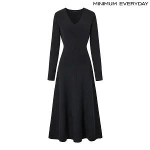 [롯데백화점]미니멈 [미니멈 에브리데이]브이넥 절개 슬림핏 라인 니트 원피스 (EB4OW017D)