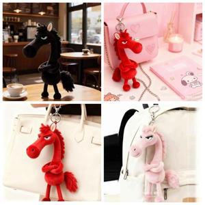 1개 작은 말 인형 열쇠고리- 엄선된 멋진 검정 빨강 분홍 말털 부드러운 가방 장식