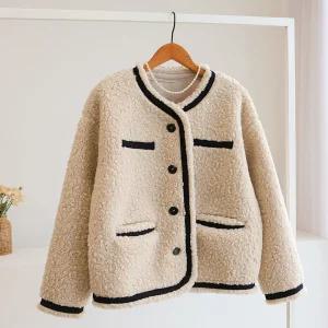 [잇수다] 포유르 라인배색 양털 뽀글이 노카라 울 무스탕 자켓