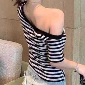|CCT9863|여성 슬림핏 스트라이프 오프숄더 반팔 크롭티셔츠