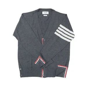 [톰브라운] 메리노 울 사선 클래식 가디건 미디움 그레이 MKC002A Y1014 038