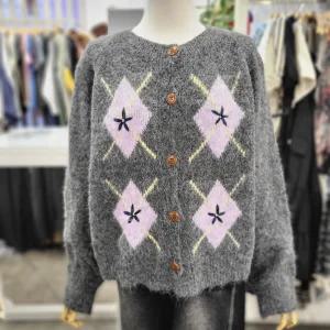 [밸리걸]아가일 플라워 루즈핏 니트 가디건 609710