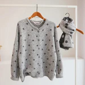 [잇수다] 윈베리 도트 라운드 울 니트 가디건 + 머플러 세트