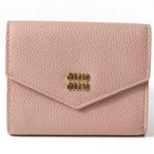 MIU  25 메탈 로고 레더 지갑  5MH040 ADT7 F0615)